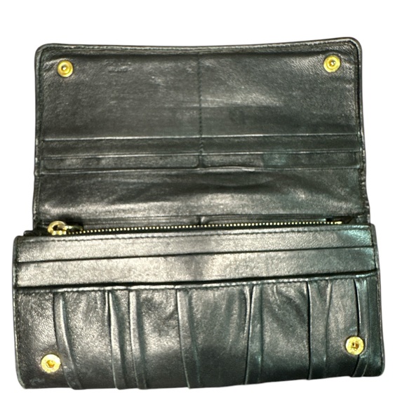 Prada Nappa Gaufre Wallet - Picture 2 of 13